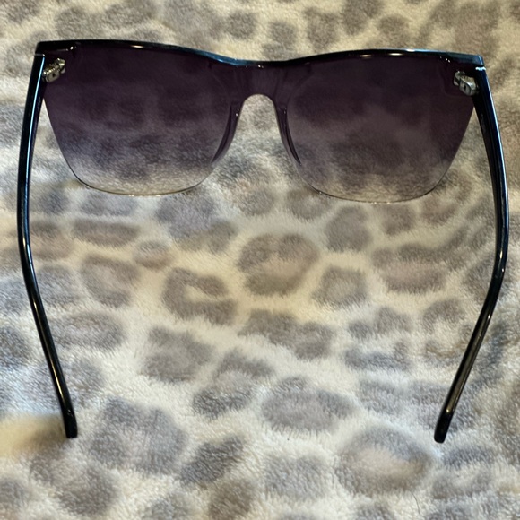 Quay | Come Thru Sunglasses | Polarized - Picture 12 of 13